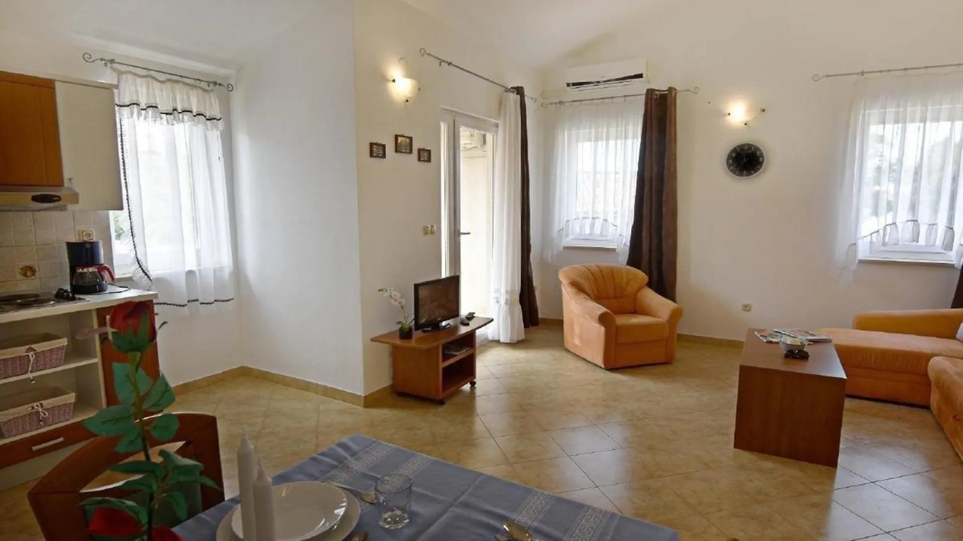 Klimatisierte Wohnung In Tar Mit Gemeinschaftlichem Pool, Grill Und Garten Porec