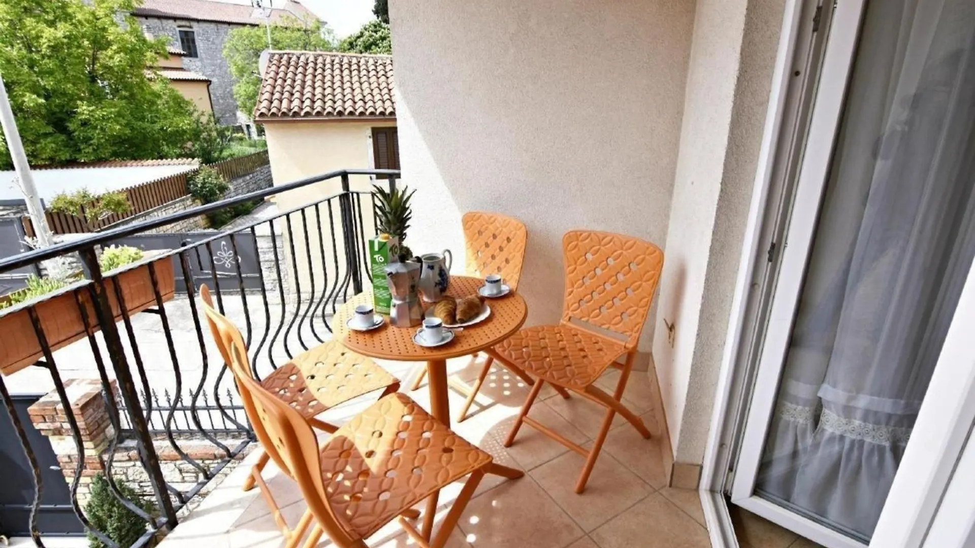 Klimatisierte Wohnung In Tar Mit Gemeinschaftlichem Pool, Grill Und Garten Porec 0*,  Croatia
