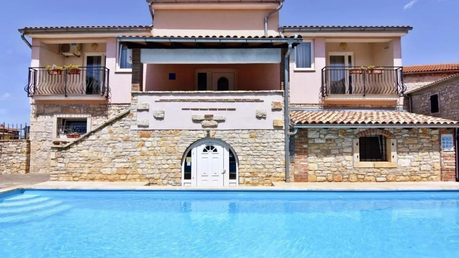 Klimatisierte Wohnung In Tar Mit Gemeinschaftlichem Pool, Grill Und Garten Porec